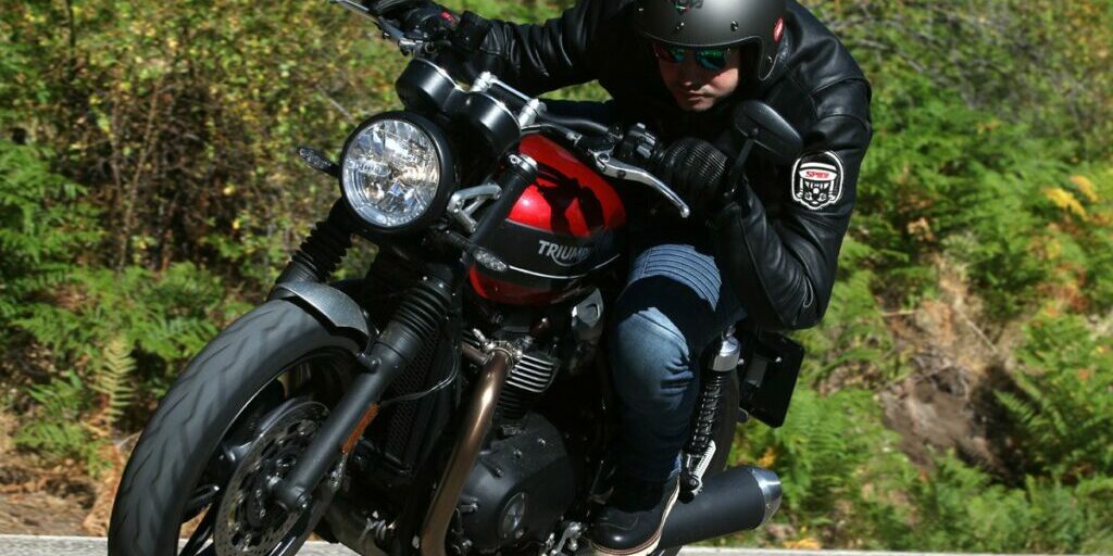 Triumph-Twin-1200-006