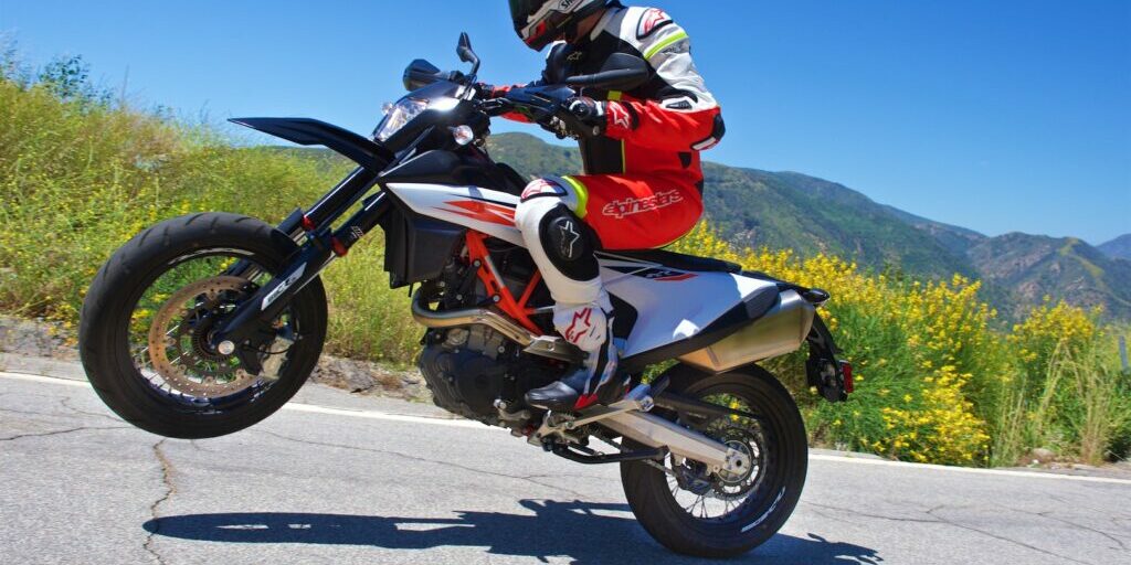 2019-KTM-690-SMC-R-Review-supermoto-motorcycle-14