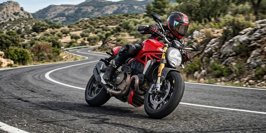 aaa imagen mujer pilotando